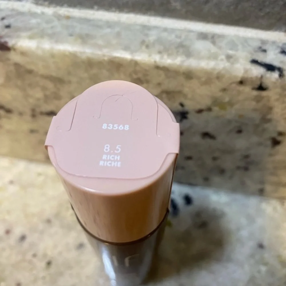 New E.l.f halo glow liquid filter, glow booster‎ for radiant skin